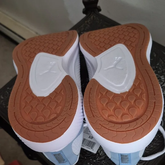 PUMA Women's White and Pink Sneakers - Picture 4 of 8